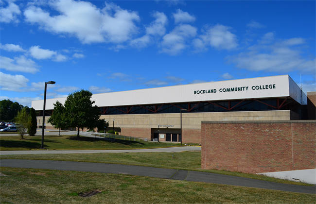 罗克兰社区学院尤金列维球馆